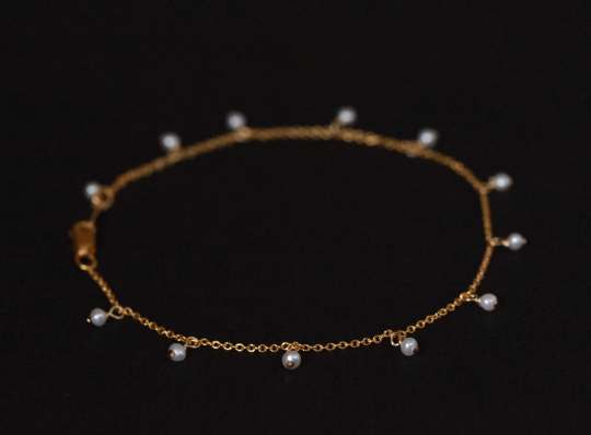 Dangling Seed Pearls Chain Bracelet