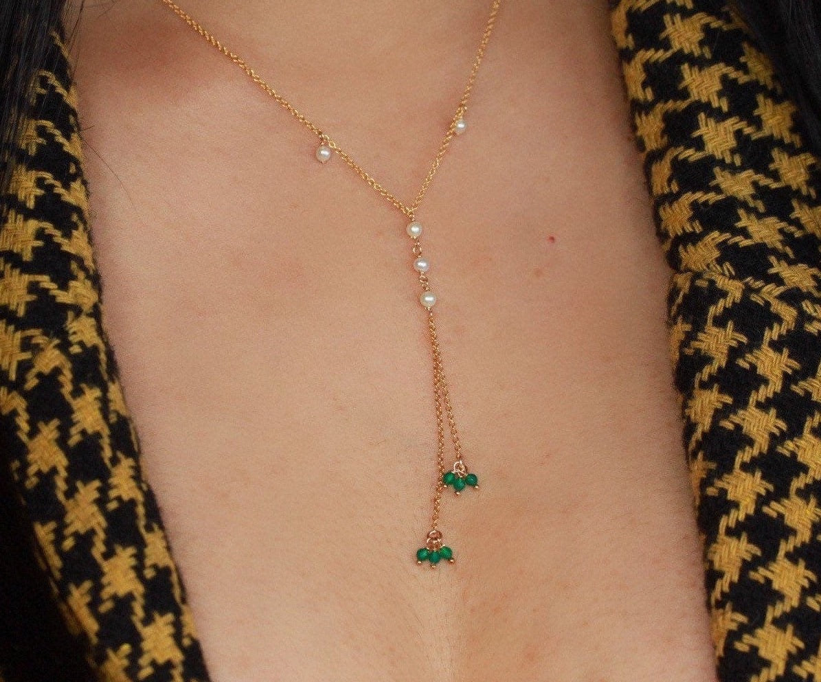 Floating pearls lariat with green onyx stones